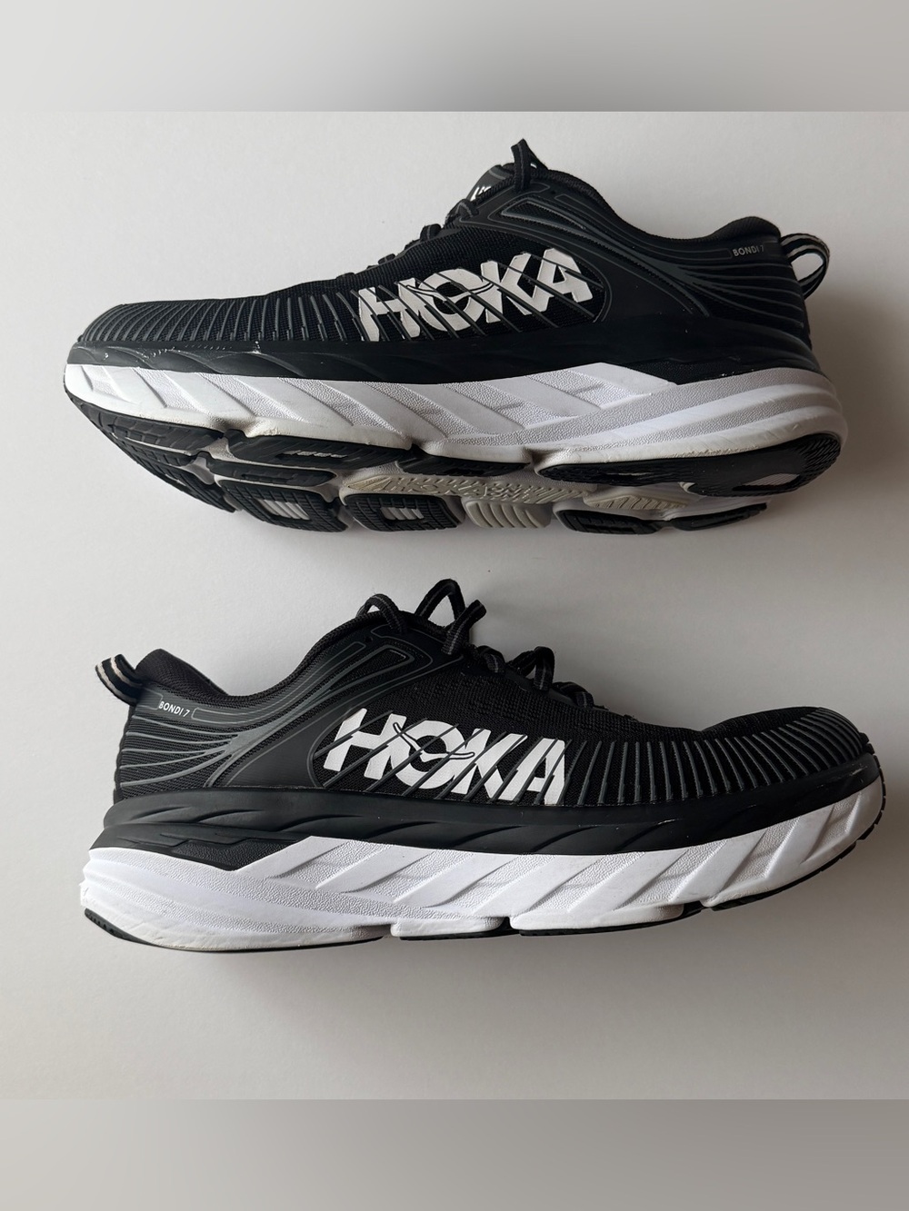 Hoka One One Bondi 7 Womens 10 US Running Shoes Black White Sneakers